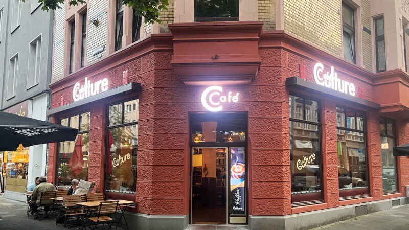 DAS CAFÉ CULTURE: IHR MEDITERRANES ECKCAFÉ MIT HERZ UND KULTUR IN NIPPES